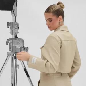 Beige Studio Cropped-Jacket<Olivia & Kate Hot