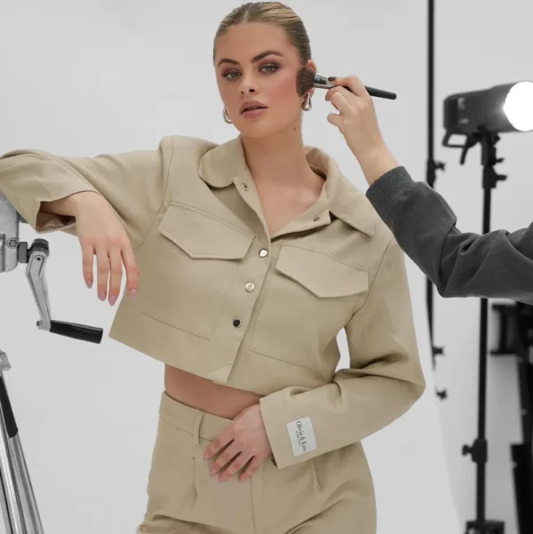 Beige Studio Cropped-Jacket<Olivia & Kate Hot